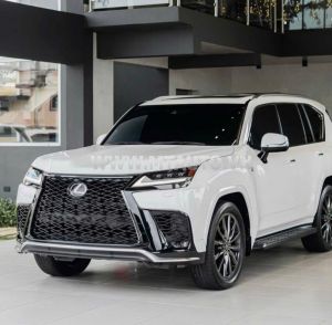 Xe Lexus LX 600 F-Sport 2024