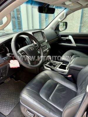 Xe Toyota Land Cruiser 4.6 V8 2020