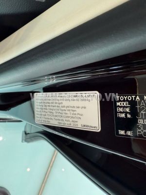 Xe Lexus LM 500h 2025