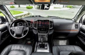 Xe Toyota Land Cruiser 5.7 V8 2019