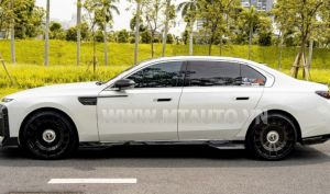 Xe BMW 7 Series 735i Pure Excellence 2023