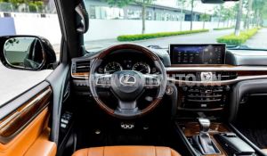 Xe Lexus LX 570 2021