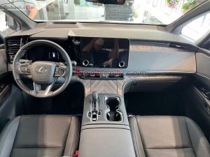 Xe Lexus LM 500h 2024