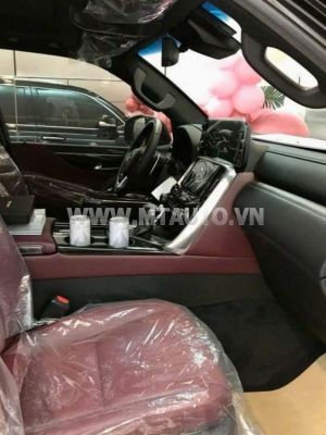 Xe Lexus LX 600 Urban 2025
