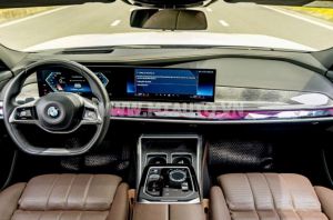 Xe BMW 7 Series 735i Pure Excellence 2023