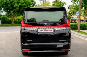 Xe Lexus LM 300h Royal Lounge 2020