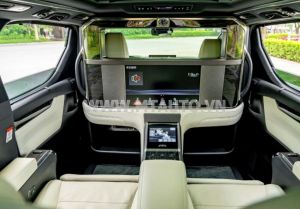 Xe Lexus LM 300h Royal Lounge 2020