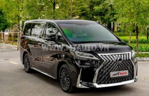 Xe Lexus LM 300h Royal Lounge 2020