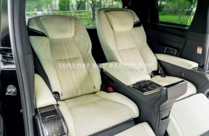 Xe Lexus LM 300h Royal Lounge 2020