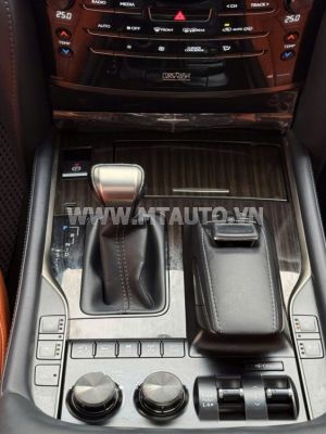 Xe Lexus LX 570 2021