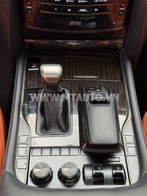 Xe Lexus LX 570 2021