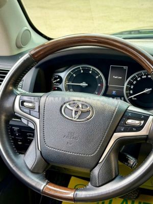 Xe Toyota Land Cruiser VX 4.6 V8 2019