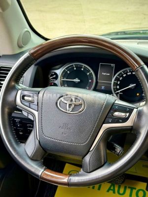 Xe Toyota Land Cruiser VX 4.6 V8 2019