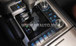 Xe Toyota Land Cruiser VX.S 5.7 V8 2016