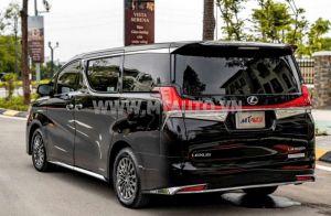 Xe Lexus LM 300h Royal Lounge 2020