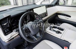 Xe Lexus LM 500h 2024