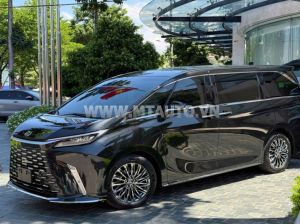 Xe Lexus LM 500h 2024