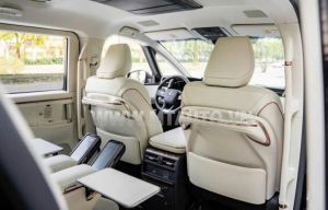 Xe Lexus LM 500h 2024